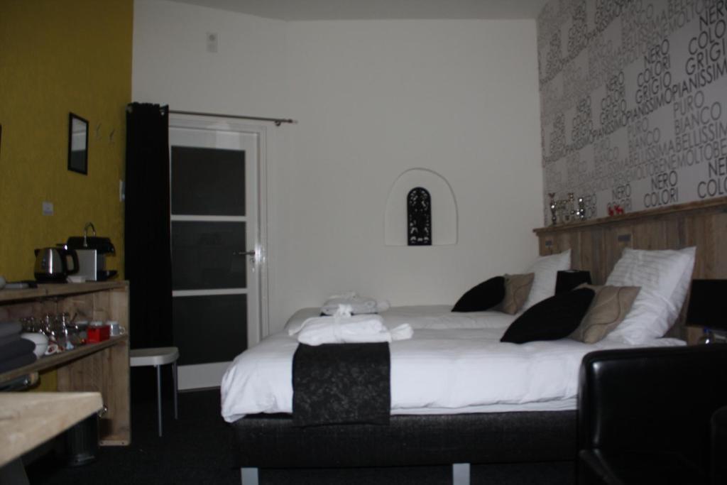 Bed & Breakfast Onder De Dekens Bed & Breakfast ฮาร์เดอร์วิก ห้อง รูปภาพ